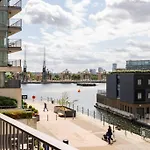 Luxury - Excel London - O2- 3 Bedroom Apartment