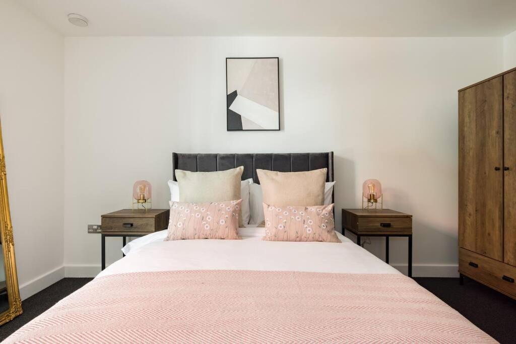 Luxury - Excel - O2- 3 Bedroom Apartment London